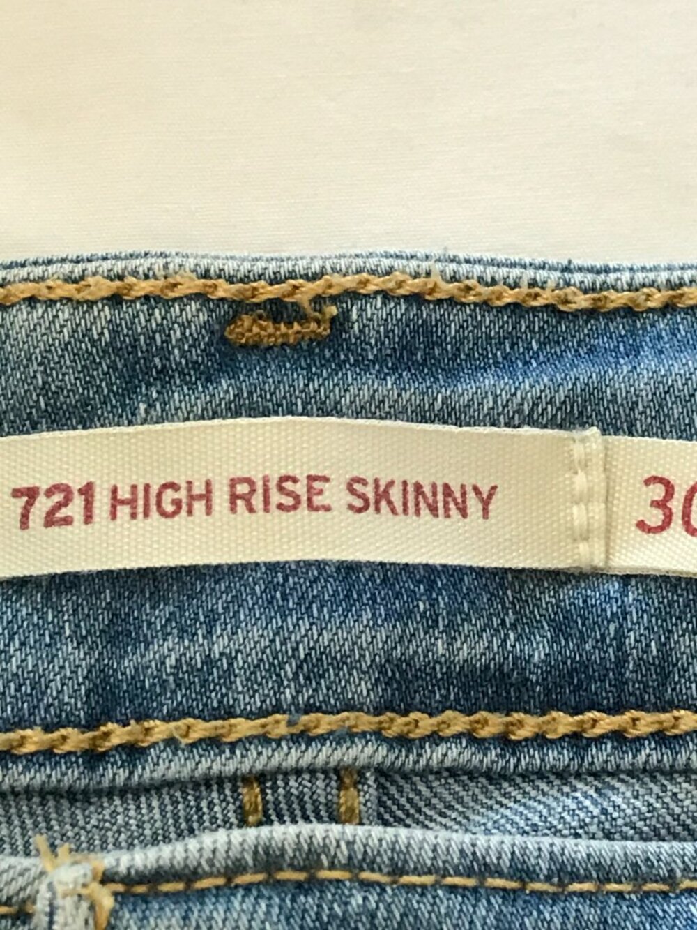 Levi's 721 Skinny Jeans Women 30 Blue Mid Rise Medium Wash Sculpting Slimming - Picture 4 of 15